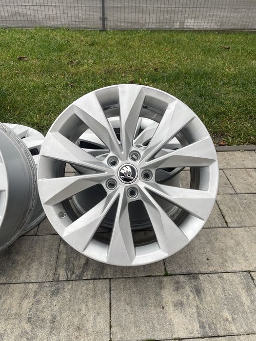 Skoda Superb 18” *Oryginał*5x112*Octavia*3VO601 025R