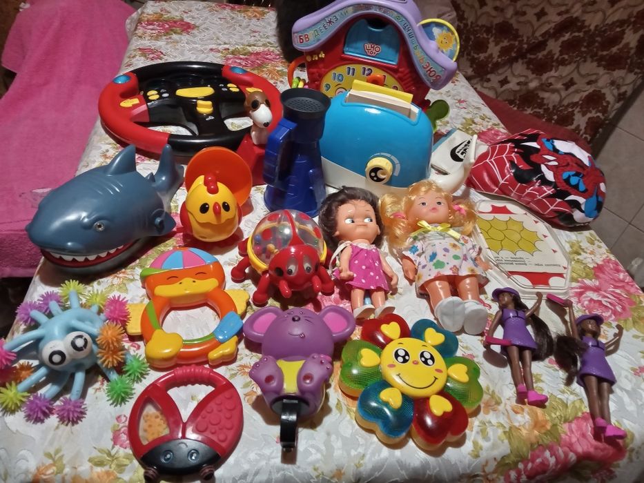Дитячі іграшки для дівчаток.