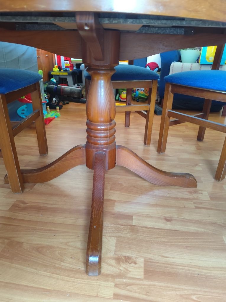 Mesa de jantar com 4 cadeiras – madeira maciça