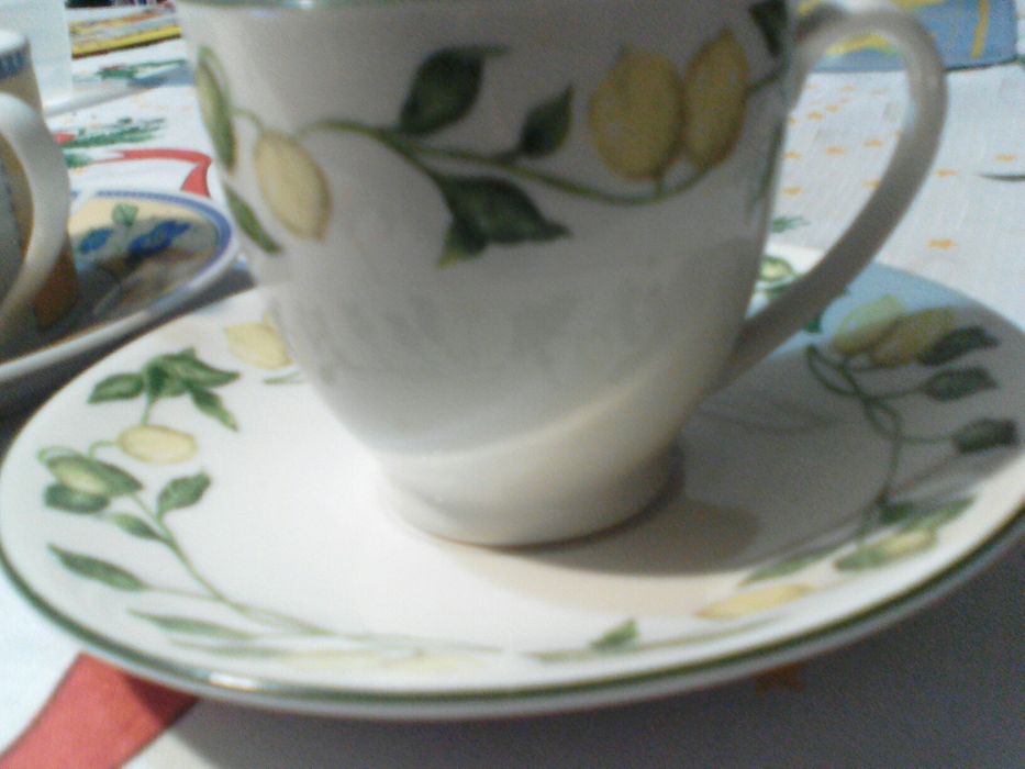 84D. Filiżanki 2 sztuki ze spodkami