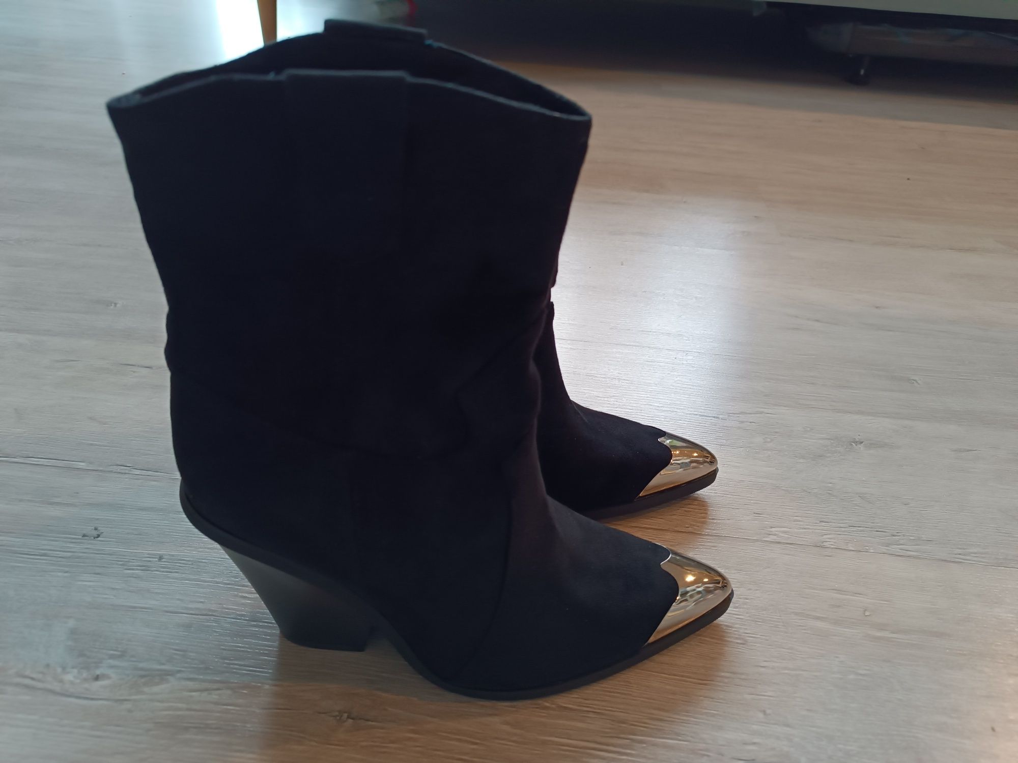 Botki czarne zamszowe NOWE