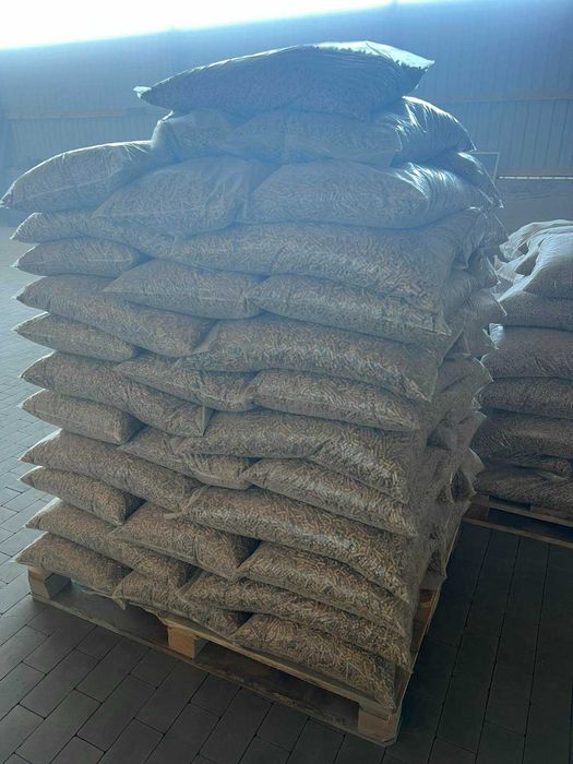 Паливні брикети та пелети із соломи