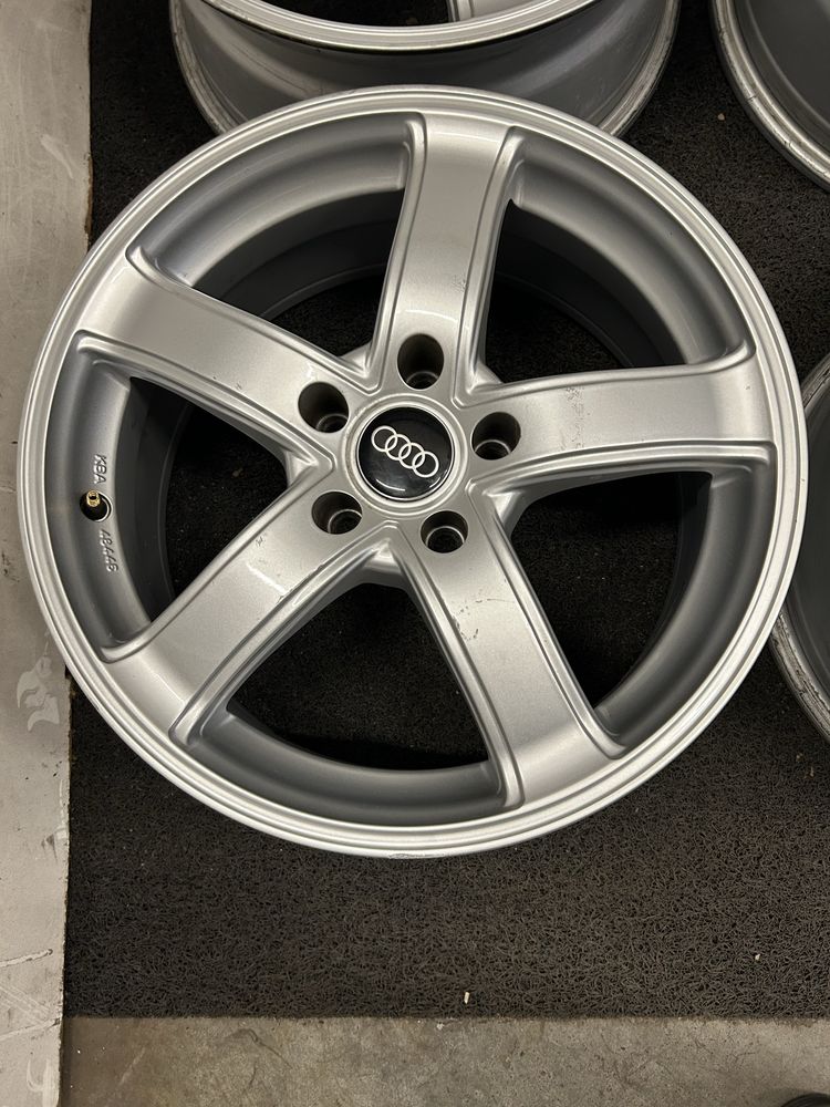 163 Felgi Alumniowe AUDI R 17 5x112 Bardzo Ładne
