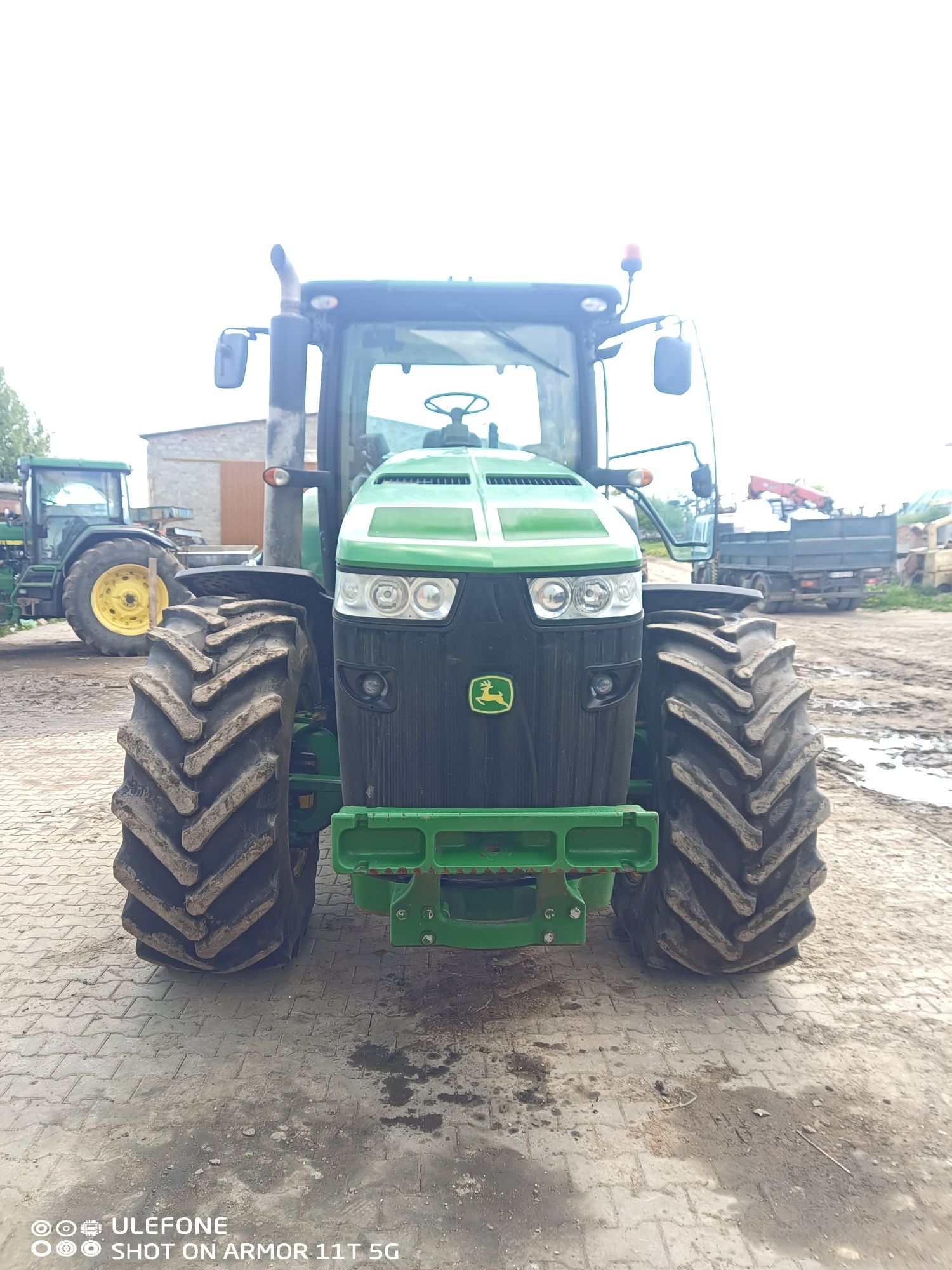 John Deere 8335R