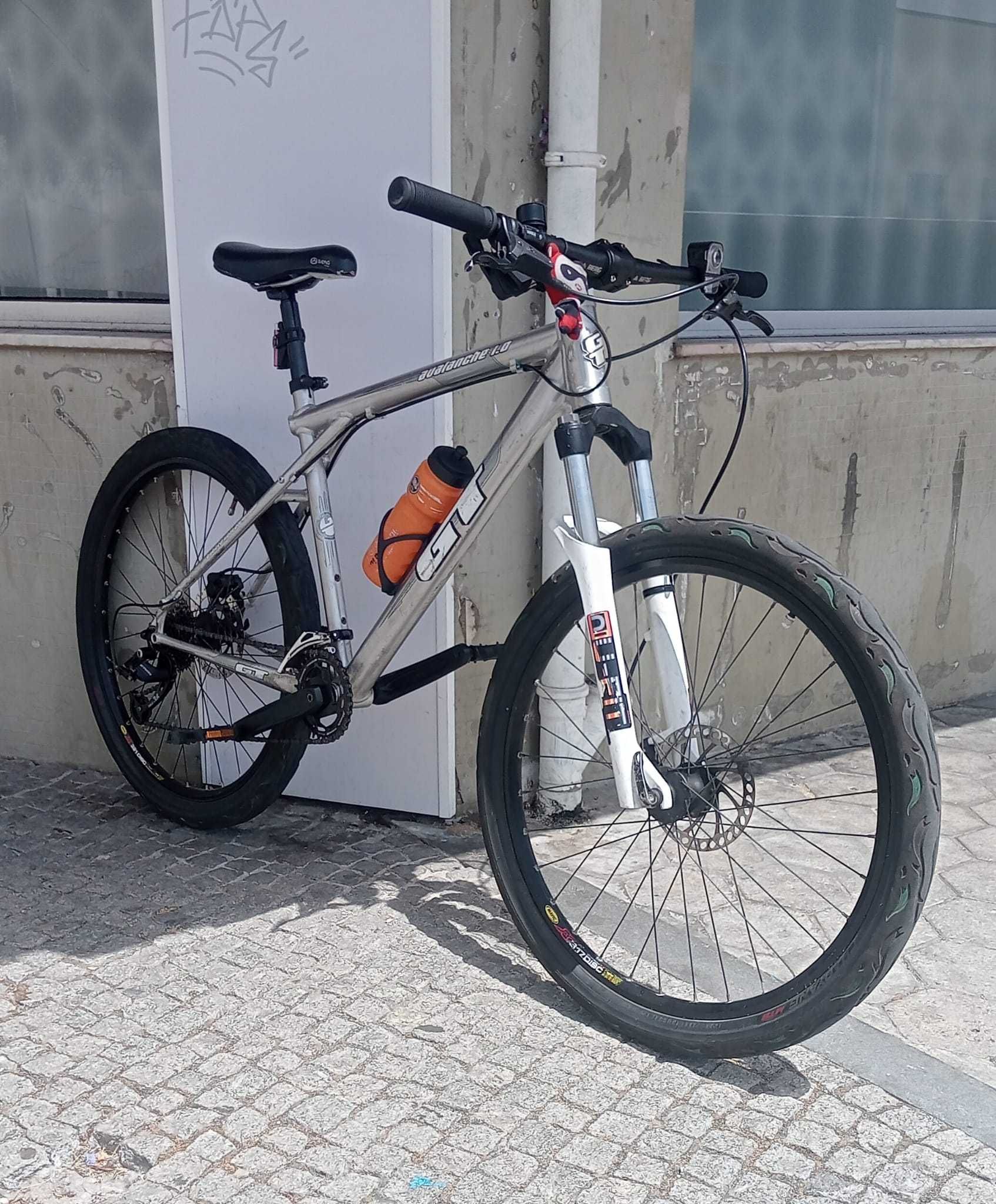 Bicicleta GT Avalanche 1.0