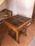Mesa antiga feita a mao