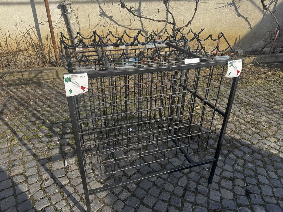 Винна желізна полка