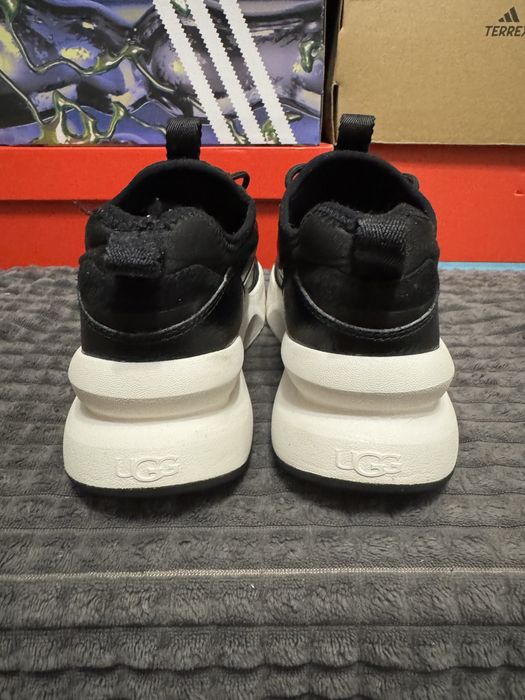 Жіночі кросівки UGG 37(23см) оригінал