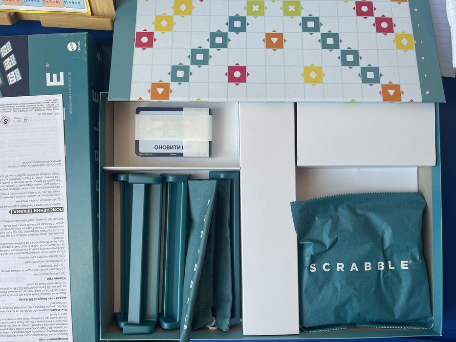 настільна гра Scrabble (Скрабл).