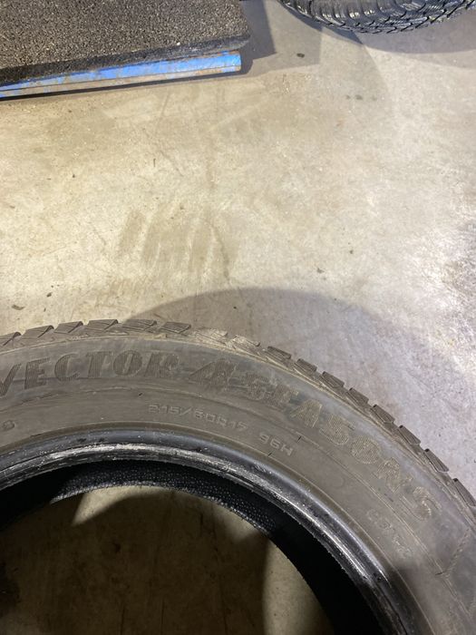 17. Opony wielosezonowe goodyear vector4season 215/60r17 dwie szt