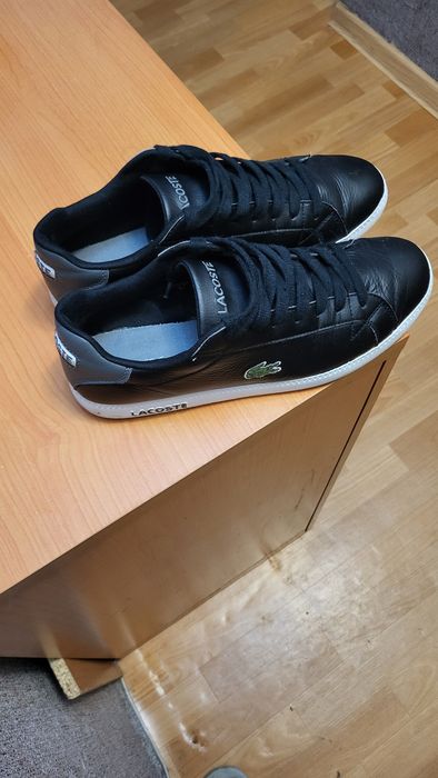 Продаю фірмові кросівки Lacoste