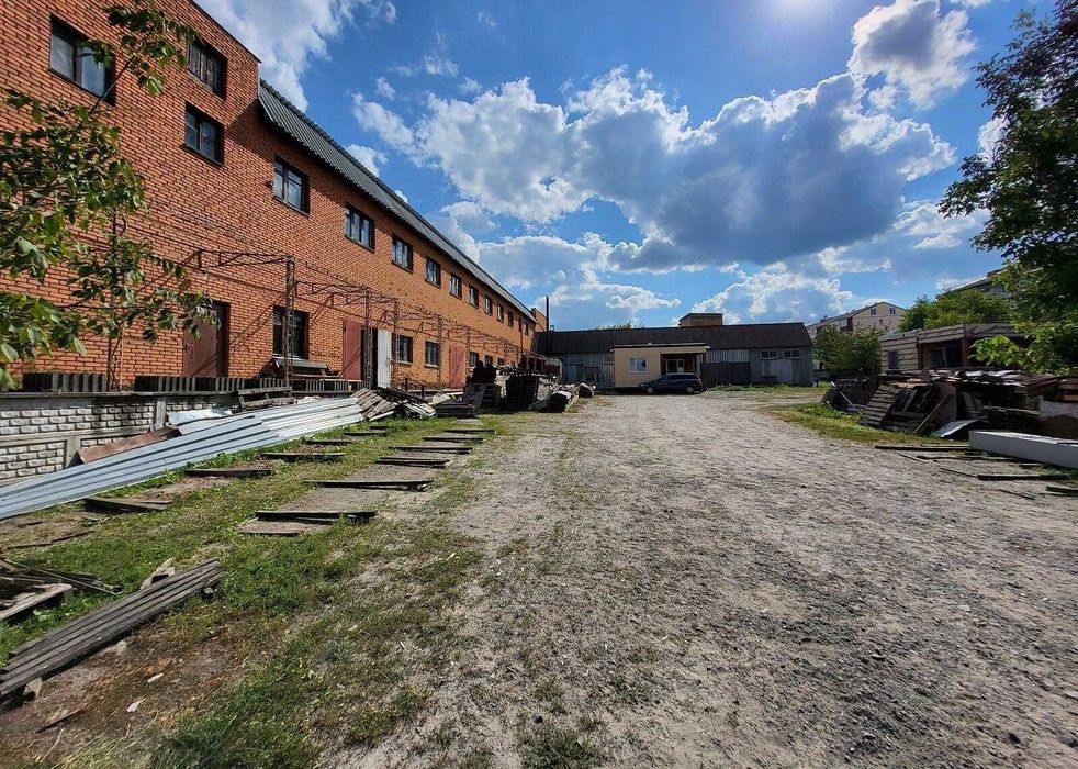 Продаж комерційного приміщення на вул. Будівельна