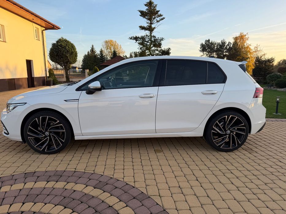 VW Golf VIII 1.5 TSI, Salon PL, stan idealny, niski przebieg, felgi 19