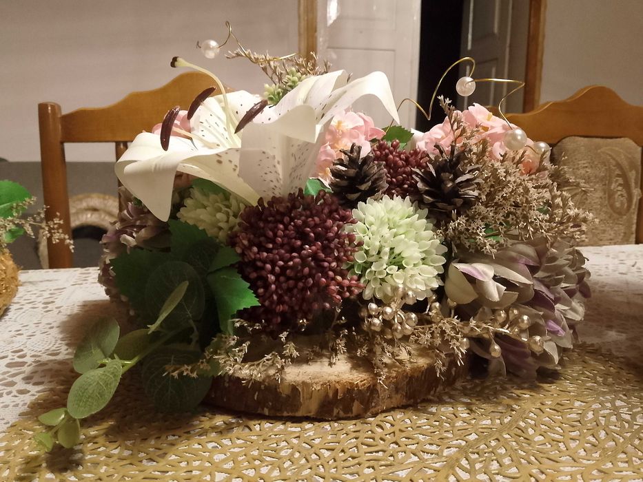 SPRZEDAM wiązankę kwiatową na plastrze drewna