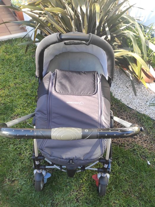 Carrinho de bebê e alcofa