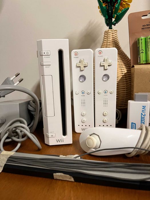 Nintendo Wii ,2 comandos ,joycon , carregador , hdmi e oferta pen 64gb