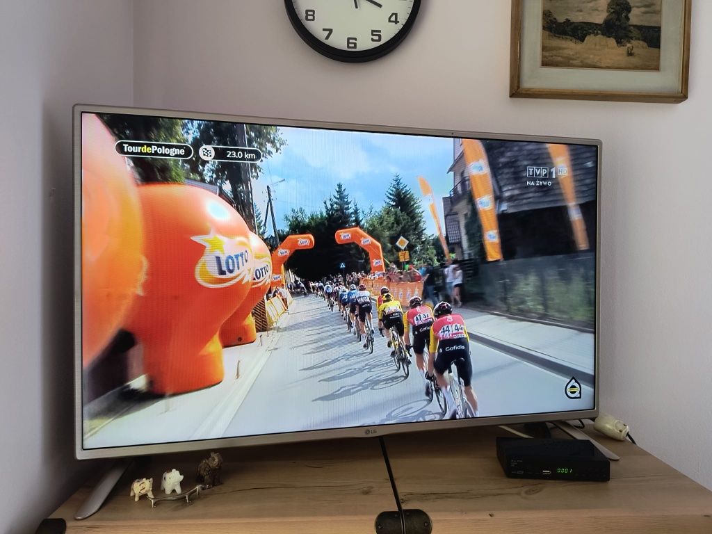 Telewizor  LG 42LF5610 + dekoder