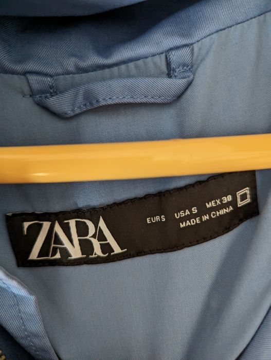 Blusão azul com capuz