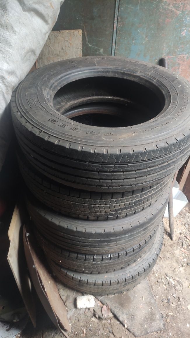 Продам гуму 205 75 r17.5