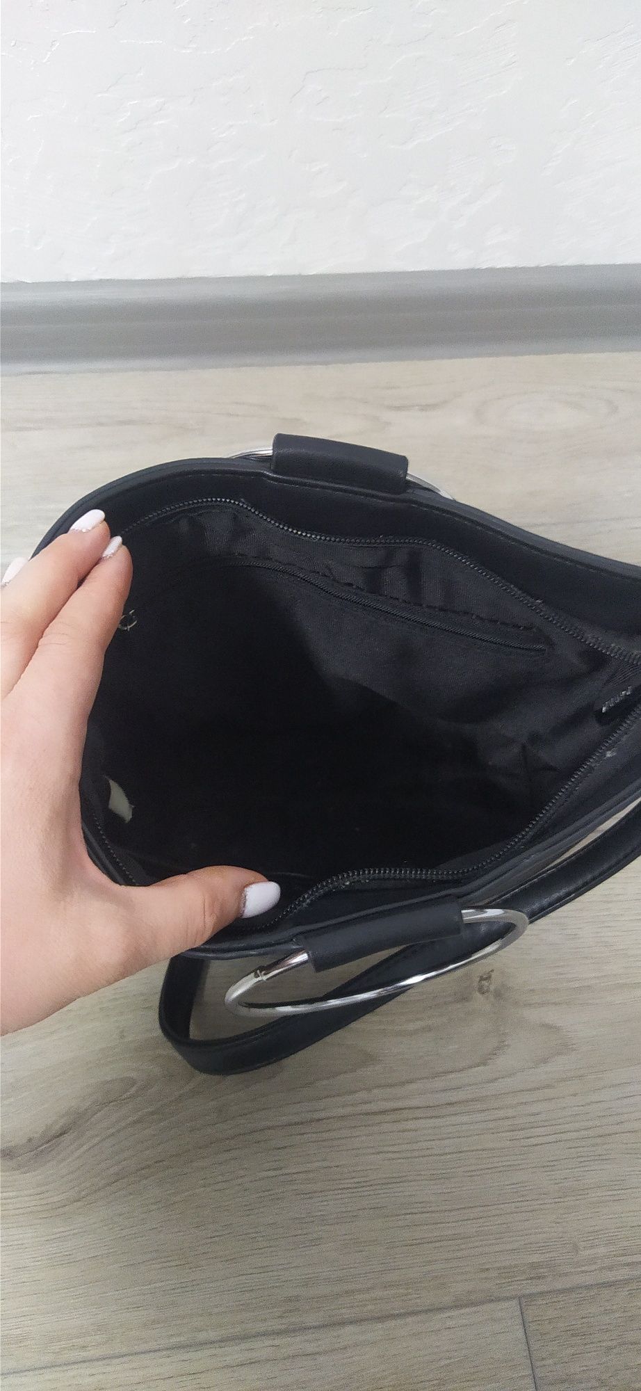 Класна сумочка чорна