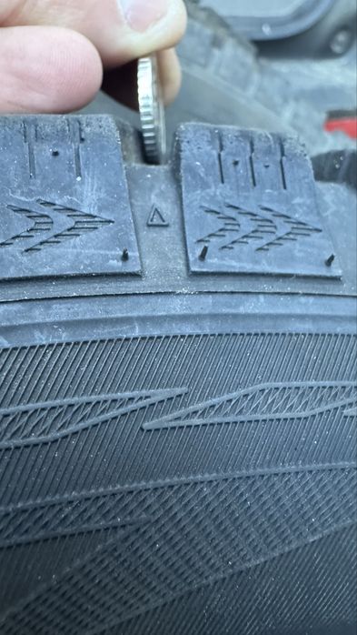 Продам майже нову гуму 195/65/15 ідеальна