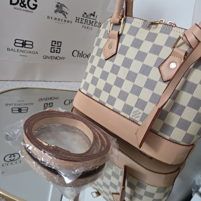 Torebka Louis Vuitton beżowa na pasku  czerwony środek