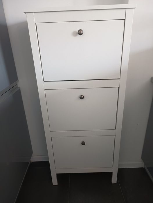 Biała szafka na buty