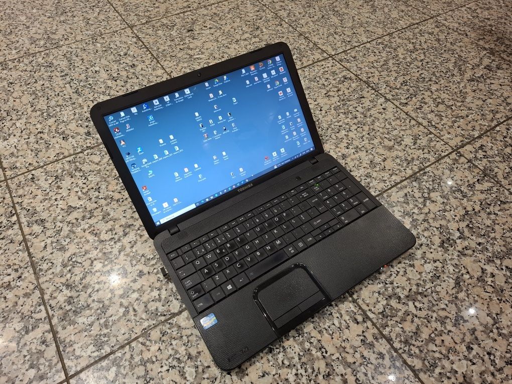 Portátil Toshiba Satellite Pro - i3 - 8Gb RAM - HDD 450 GB