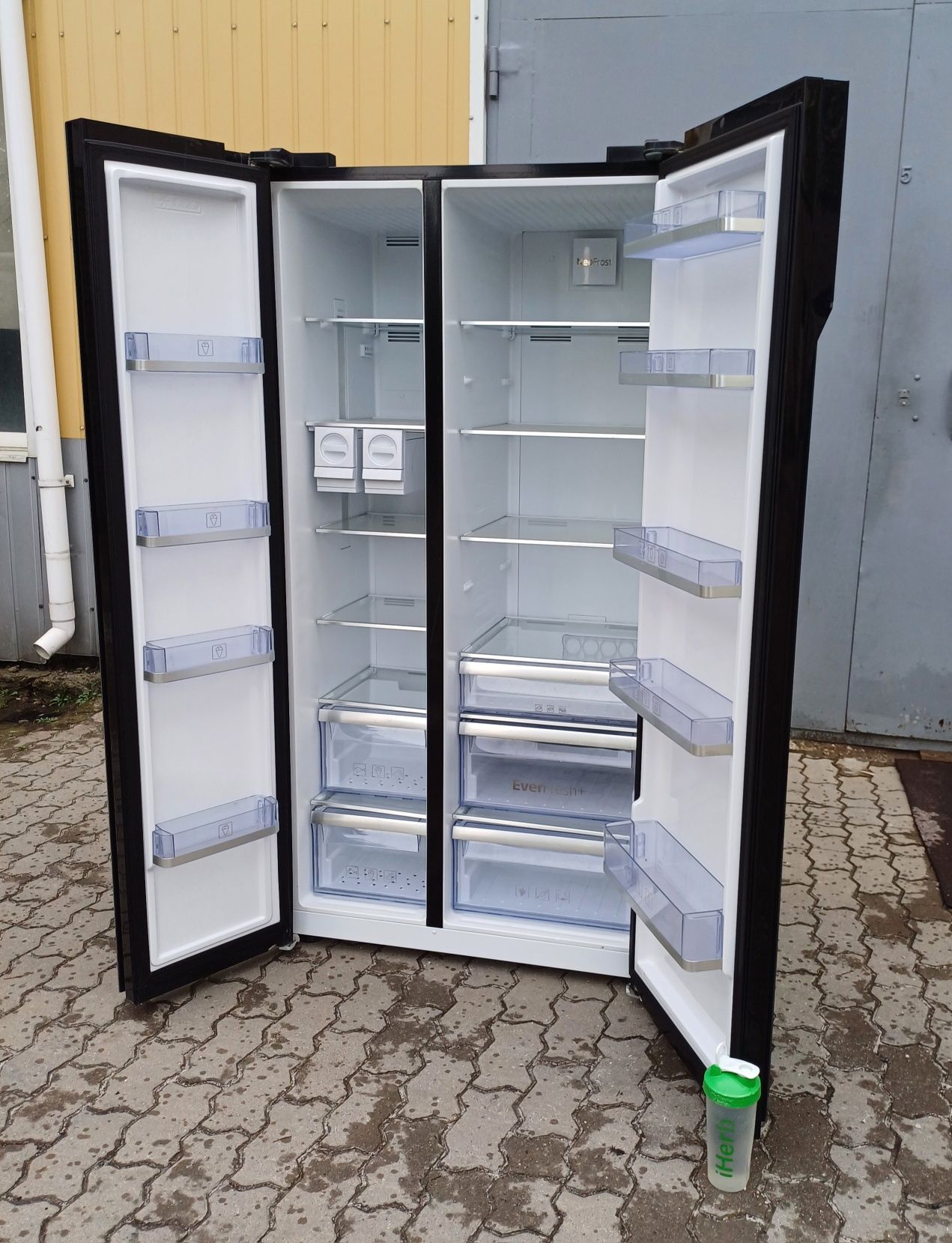 Чорний side by side холодильник Beko з іонізацією б/в