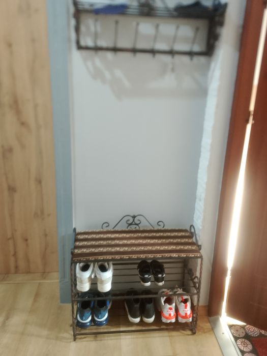 Sprzedam kuty komplet do przedpokoju.