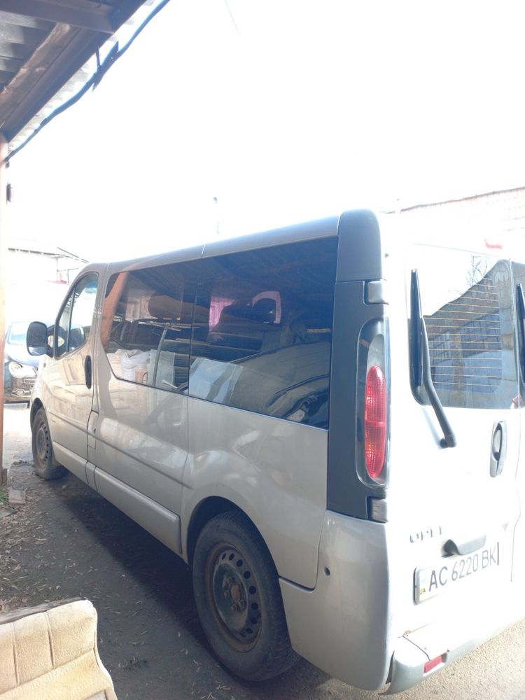 Автомобіль opel vivaro