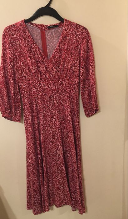 Czerwona sukienka midi do połowy łydki dekolt v kopertowy Mohito 34 X