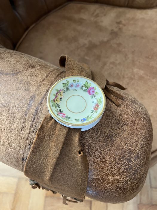 Vista Alegre Peca de colecao Cinzeiro de cadeira