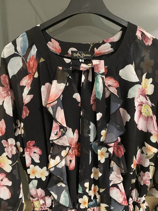 Lekka zwiewna sukienka w kwiaty 38