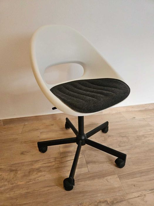 Cadeira p/escritório, branco com rodízios