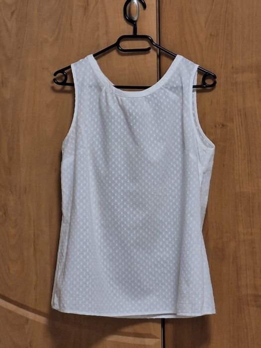 Biała elegancka bluzeczka na ramiączkach