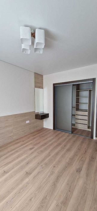 Продам квартиру у  ЖК "Вертикаль" з частковим ремонтом