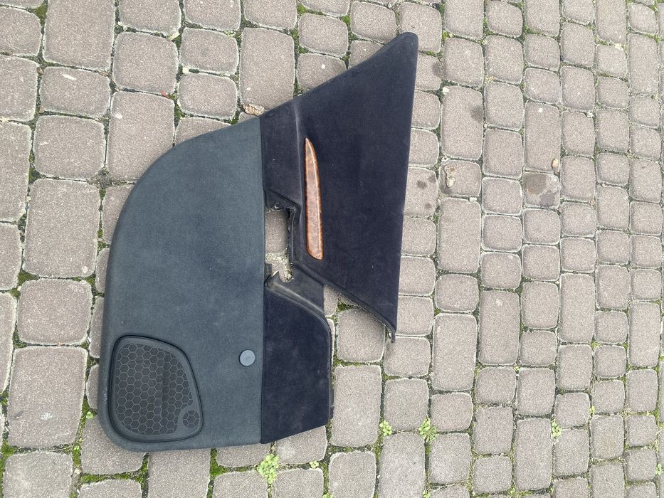 Дверні карти та підголовники омега б