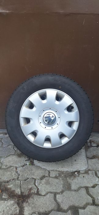 Opony zimowe Falken 195/65R15 r22 felgi stalowe kołpaki VW Audi Seat