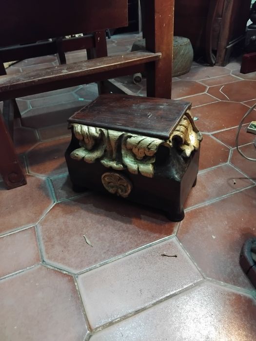 Pianha antiga em madeira de pausanto e dourado