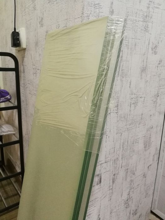 Скло товсте 6-7 мм, 4 штуки.