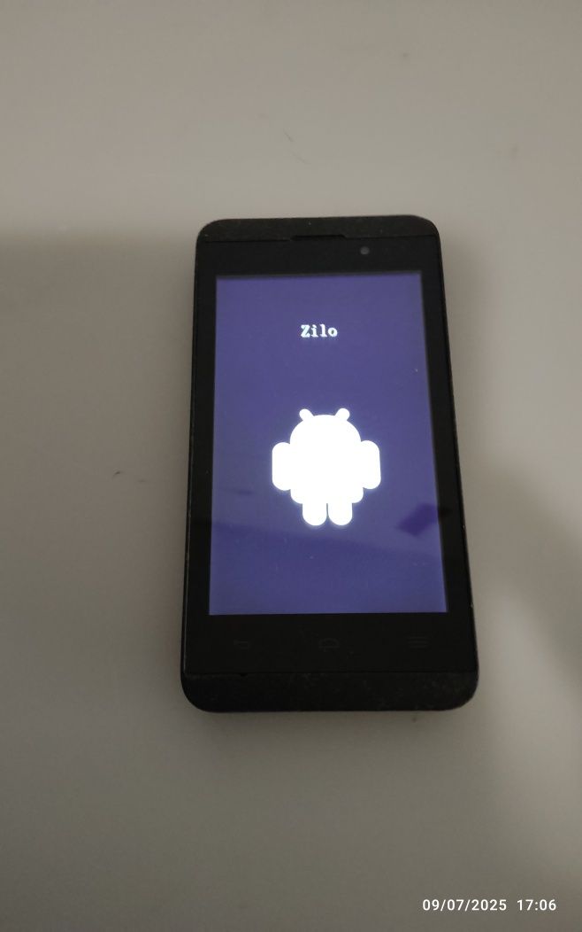 Telemóvel android 4 em bom estado modelo Zilo