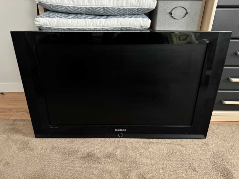 TV LCD Samsung LE37S61B Sem Comando - Para Peças ou Reparação