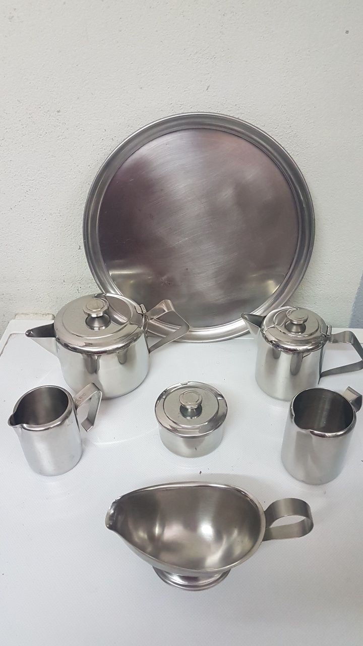 Conjunto de loiça em inox