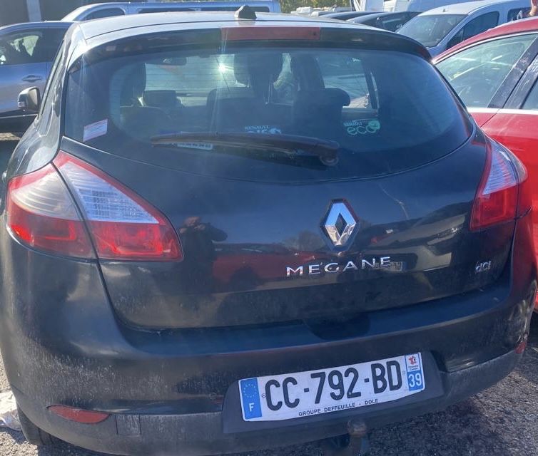 Кришка багажника бампер задній Megane 3 Хетчбек