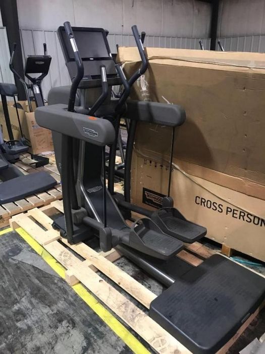 Еліптичний тренажер Technogym Vario Artis Unity орбітрек