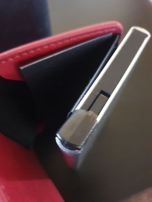 Carteiras em pele novas