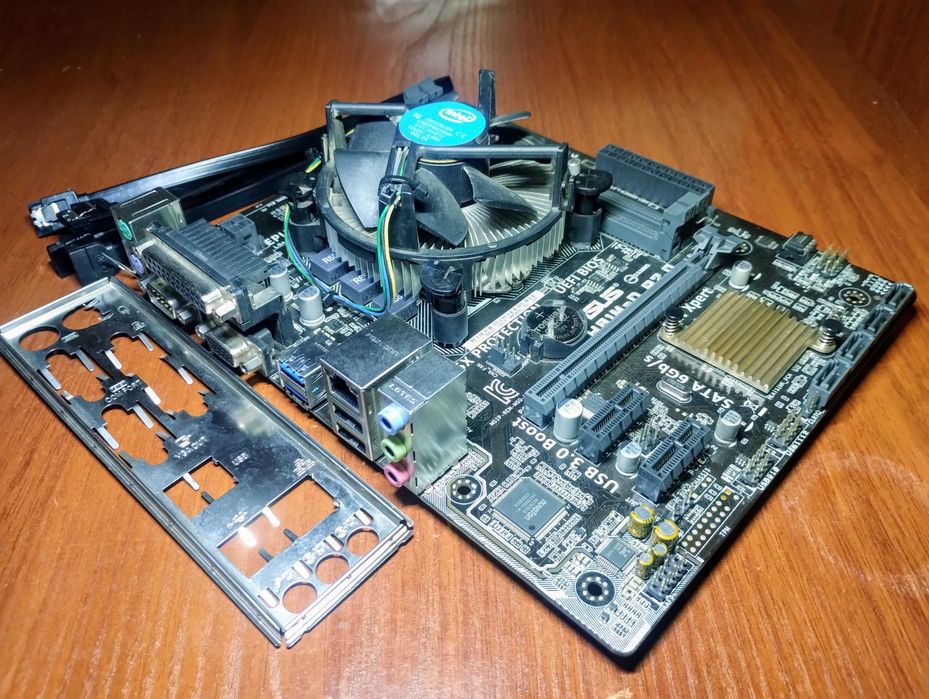 MSI B75A-IE35(сокет 1155) + i5-2310 2.9GHz + кулер