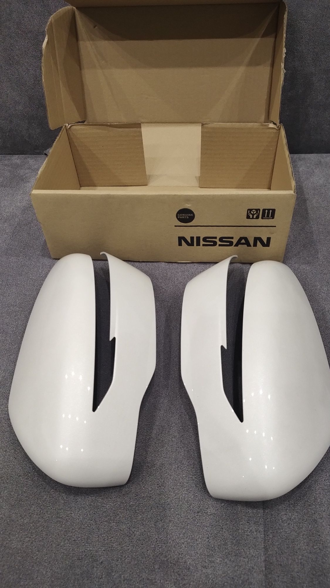 Продам оригінальні накладки на дзеркала Nissan Qashqai j11 2021 року