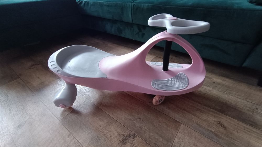 Różowy jeździk Twistcar